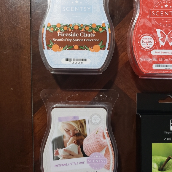 3 Scentsy and 3 wax bars - Picture 2 of 4